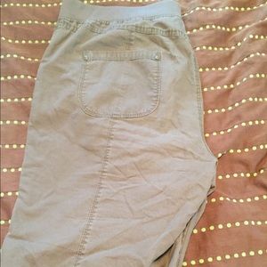 Gloria Vanderbilt brown cotton capris.